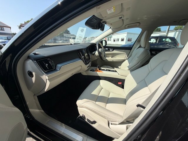 Volvo XC60 Suv WF21OKN Black #3