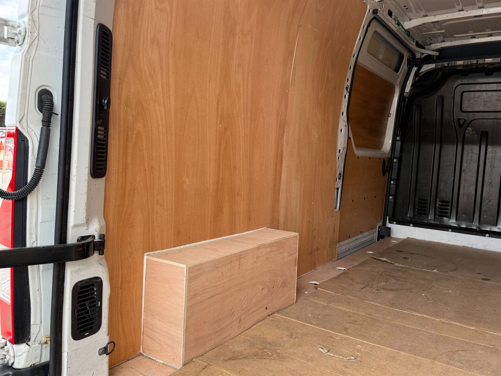 Renault Master 2.3L Business White #9