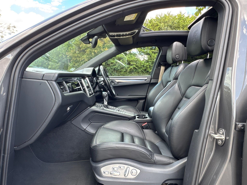 Porsche Macan 1 Owner Full Porsche History Sportdesign Pack White #34