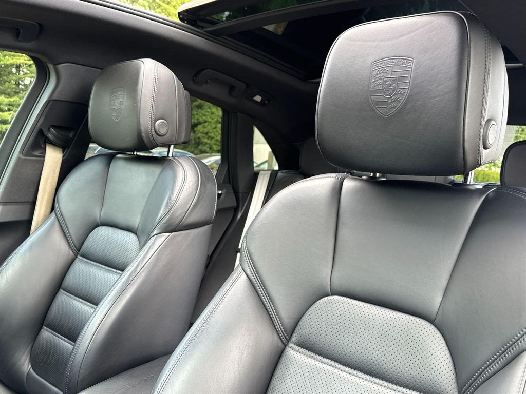 Porsche Macan 1 Owner Full Porsche History Sportdesign Pack White #33
