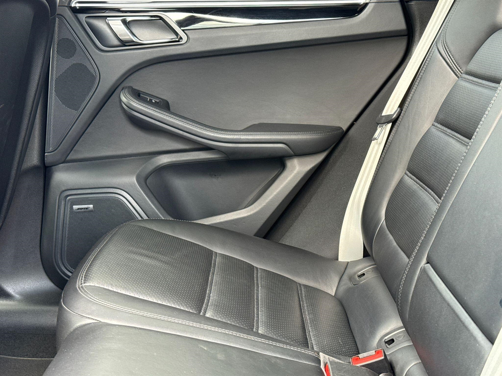 Porsche Macan 1 Owner Full Porsche History Sportdesign Pack White #35