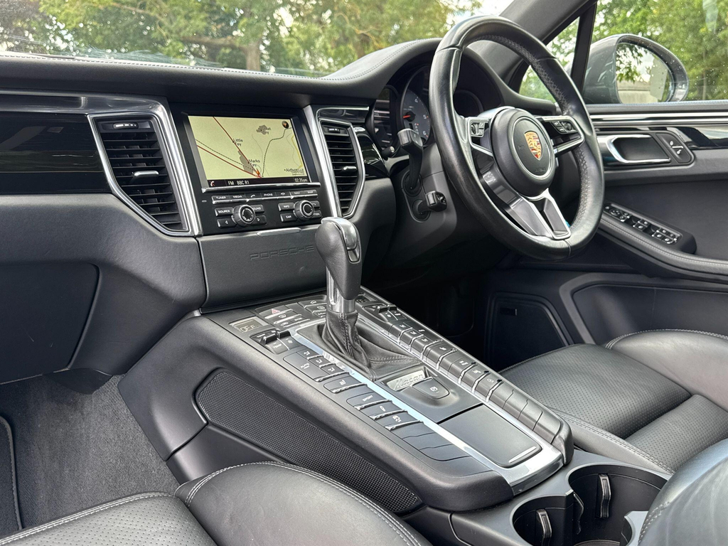 Porsche Macan 1 Owner Full Porsche History Sportdesign Pack White #11