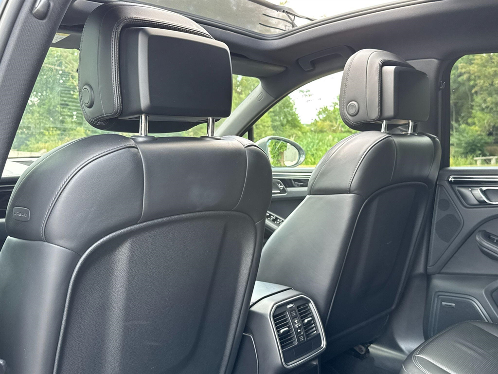 Porsche Macan 1 Owner Full Porsche History Sportdesign Pack White #15