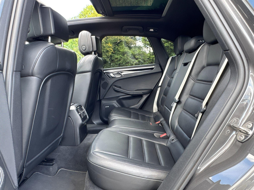 Porsche Macan 1 Owner Full Porsche History Sportdesign Pack White #13