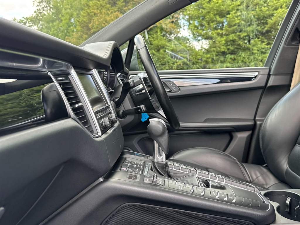 Porsche Macan 1 Owner Full Porsche History Sportdesign Pack White #37