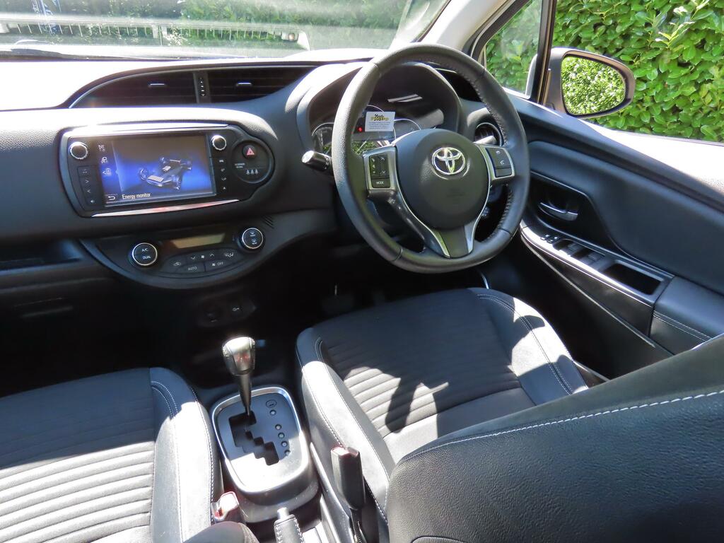 Toyota Yaris 1.5 Vvt-h Excel Hatchback Hybrid E-cvt White #3