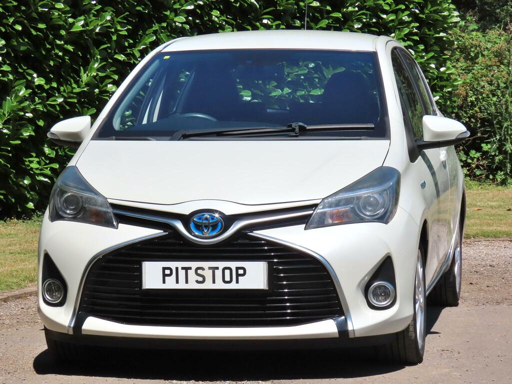 Toyota Yaris 1.5 Vvt-h Excel Hatchback Hybrid E-cvt White
