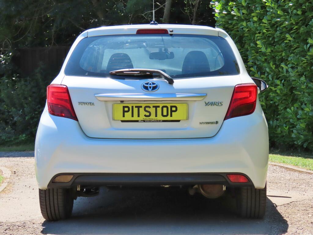 Toyota Yaris 1.5 Vvt-h Excel Hatchback Hybrid E-cvt White #6