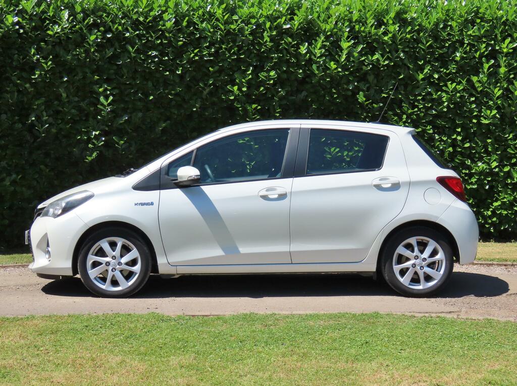 Toyota Yaris 1.5 Vvt-h Excel Hatchback Hybrid E-cvt White #4
