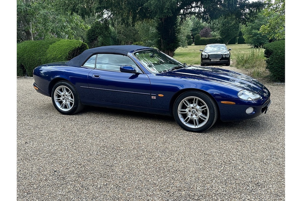 Jaguar XK8 4.0 Silver #7