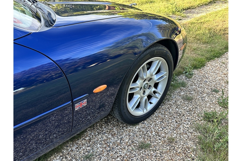 Jaguar XK8 4.0 Silver #27
