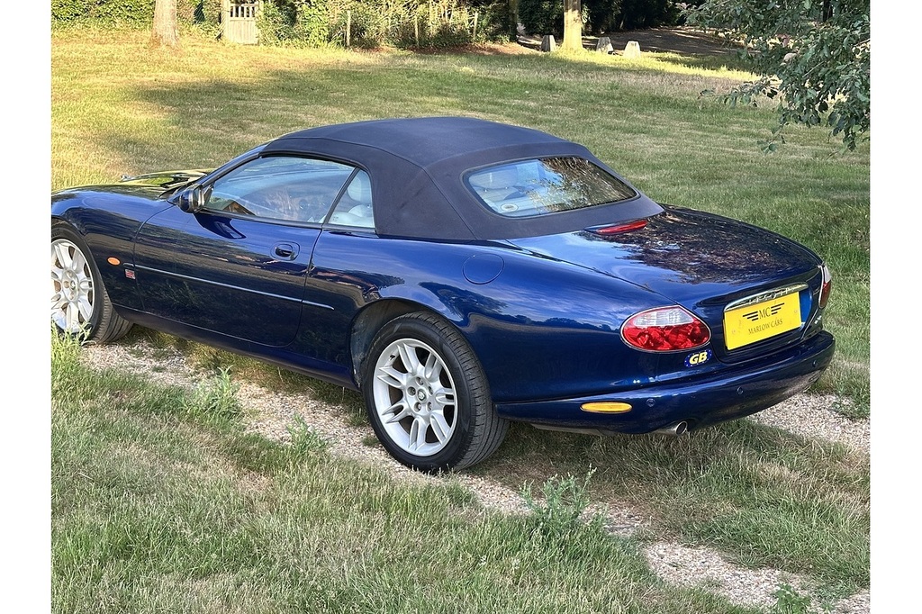 Jaguar XK8 4.0 Silver #23