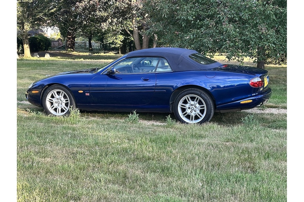 Jaguar XK8 4.0 Silver #19