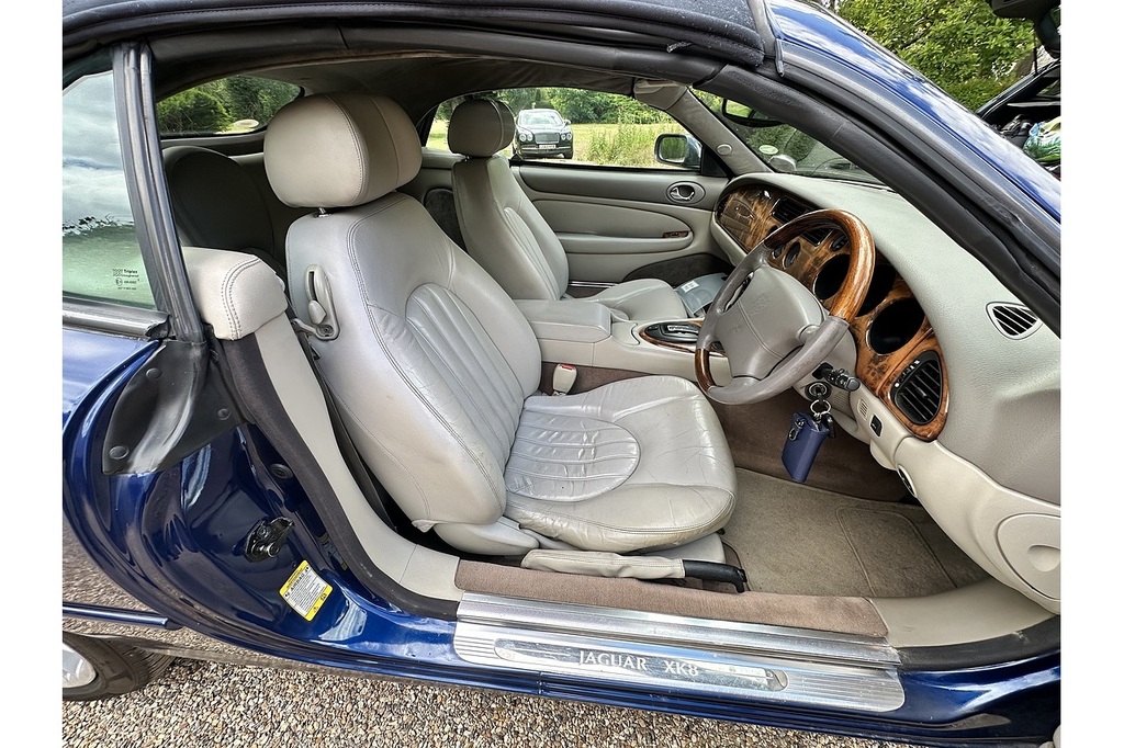 Jaguar XK8 4.0 Silver #13