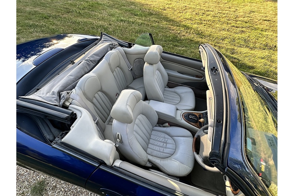 Jaguar XK8 4.0 Silver #35