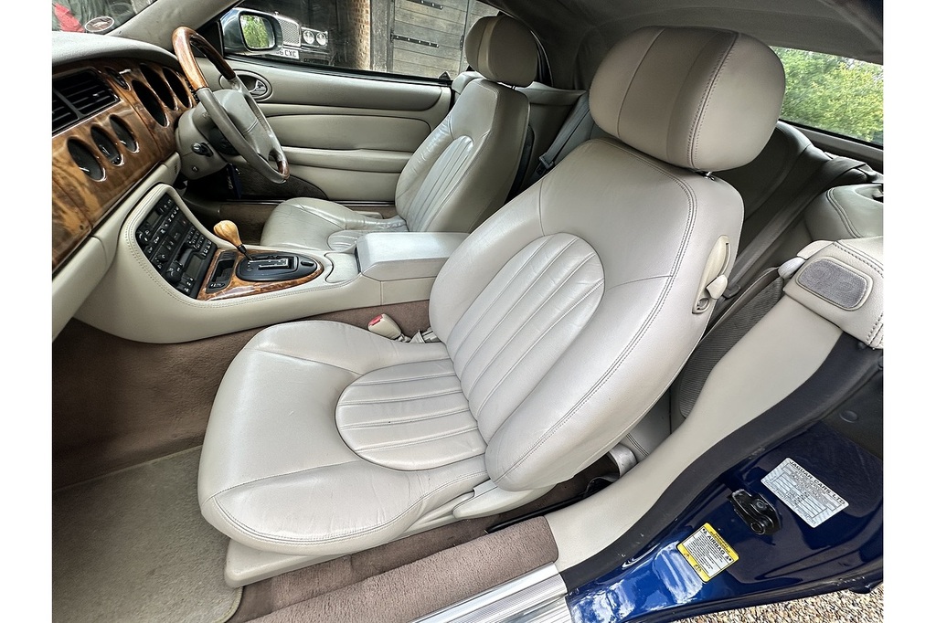 Jaguar XK8 4.0 Silver #15