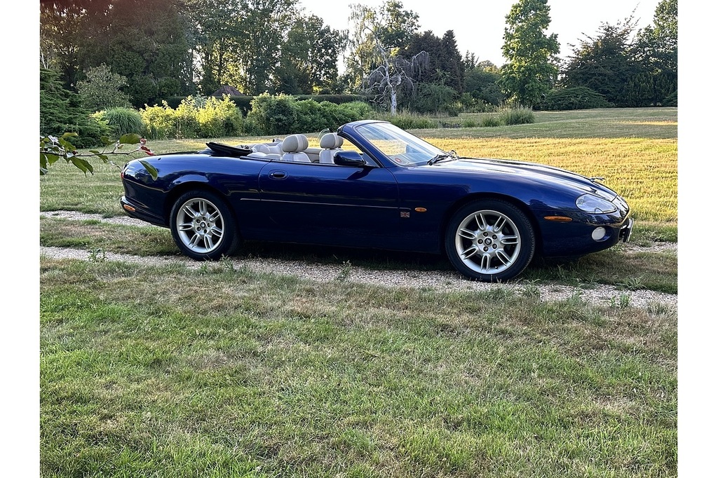 Jaguar XK8 4.0 Silver #16