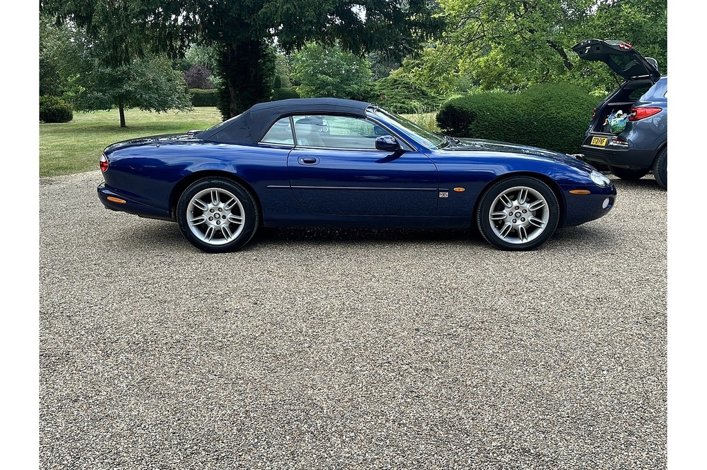 Jaguar XK8 4.0 Silver #8