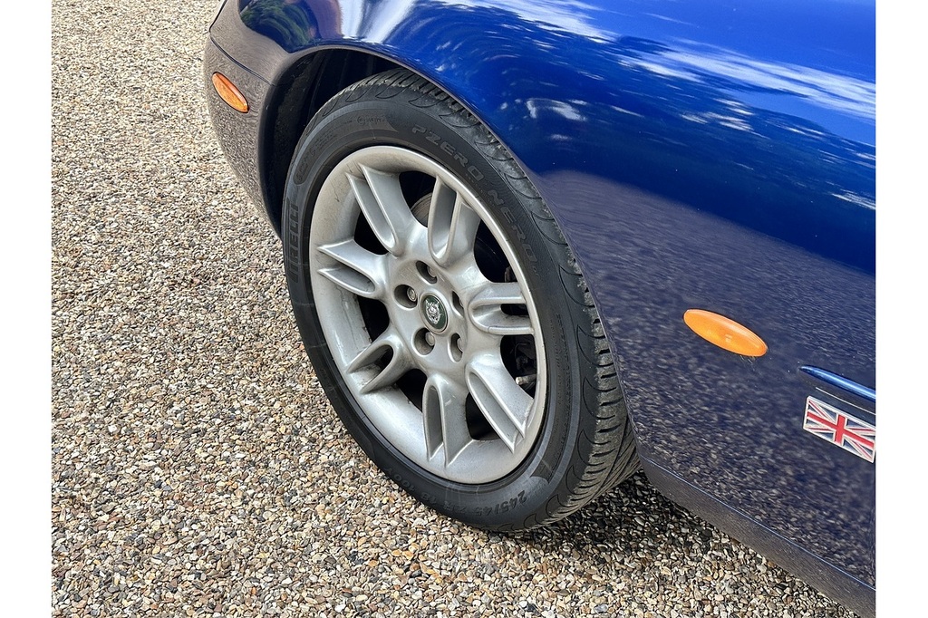 Jaguar XK8 4.0 Silver #12