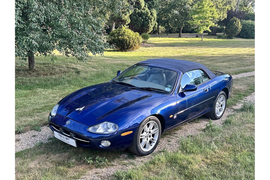 Jaguar XK8 4.0 Silver #32