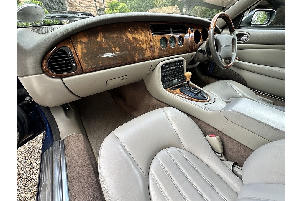 Jaguar XK8 Convertible Silver #17