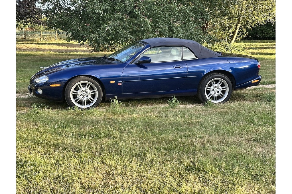 Jaguar XK8 Convertible Silver #15
