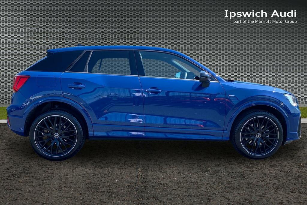Audi Q2 1.5 Tfsi Cod 35 Black Edition Suv S Tro AY26UAU Blue #4