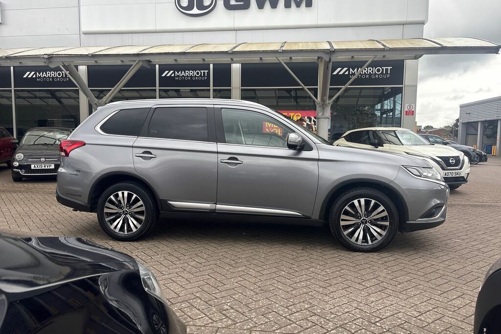 Mitsubishi Outlander 2.0 Mivec 4 Cvt 4Wd Euro 6 Ss White #39