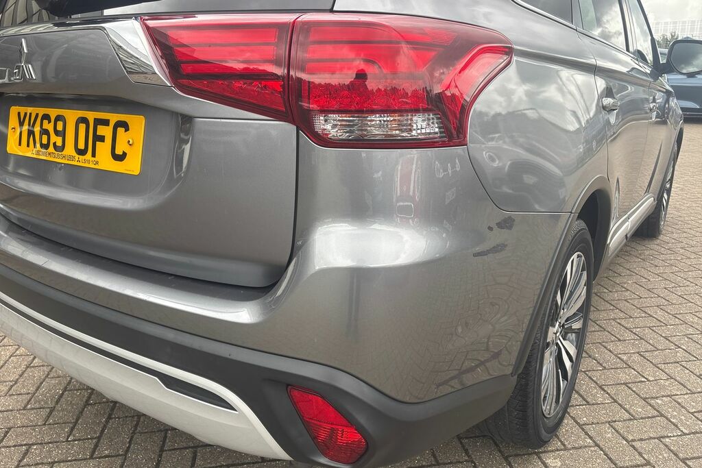 Mitsubishi Outlander 2.0 Mivec 4 Cvt 4Wd Euro 6 Ss White #33
