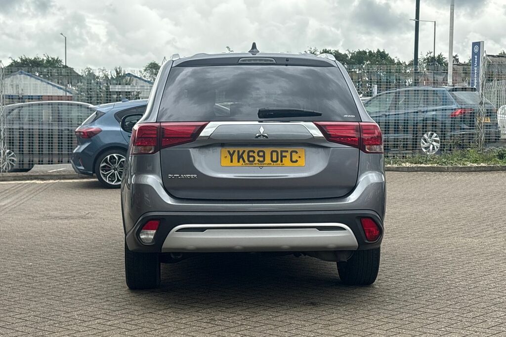 Mitsubishi Outlander 2.0 Mivec 4 Cvt 4Wd Euro 6 Ss White #44