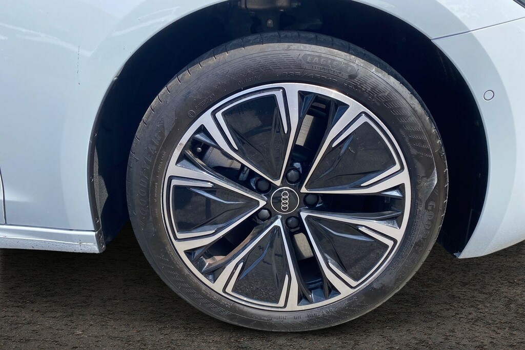 Audi A5 2.0 E-hybrid 25.9Kwh Technik Estate Plu AX26BXB White #5