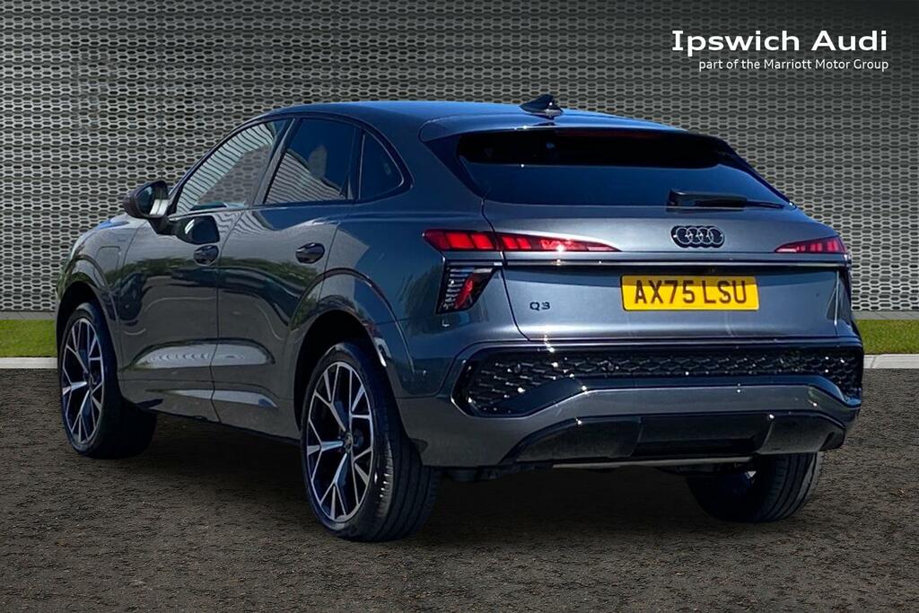 Audi Q3 1.5 E-hybrid Launch Edition Sportback P AX75LSU Grey #3