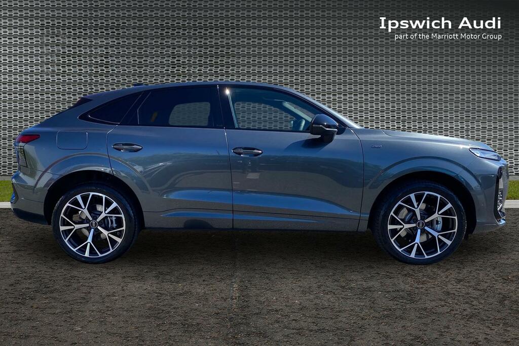 Audi Q3 1.5 E-hybrid Launch Edition Sportback P AX75LSU Grey #4