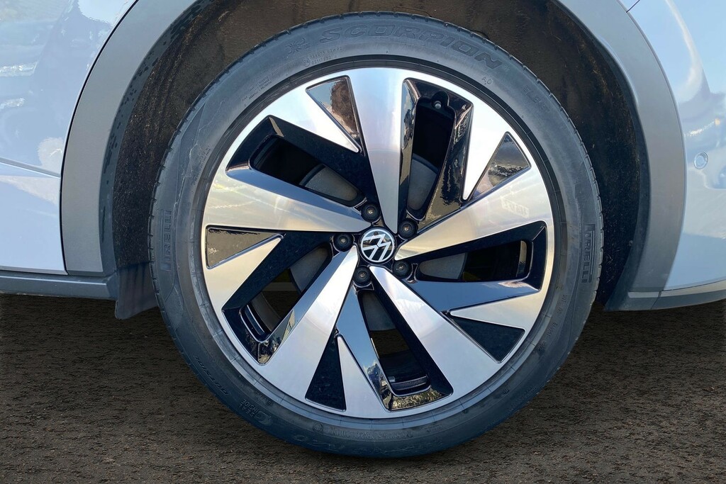 Volkswagen ID.5 Pro 77Kwh Style Suv 174 Ps Black #5