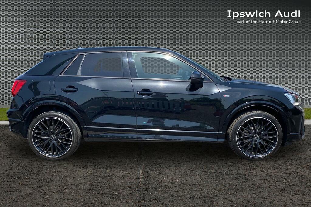 Audi Q2 1.5 Tfsi Cod 35 Black Edition Suv S Tro Black #4