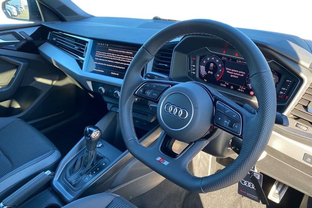 Audi A1 1.0 Tfsi 25 Black Edition Sportback S T AV75SYS Red #6
