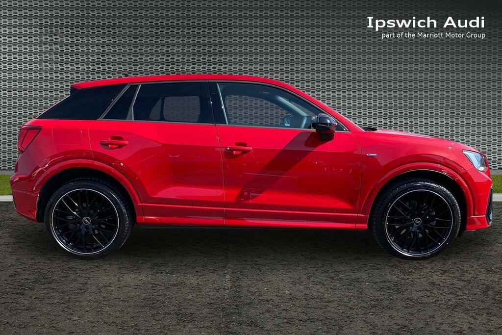 Audi Q2 1.5 Tfsi Cod 35 Black Edition Suv S Tro Red #4