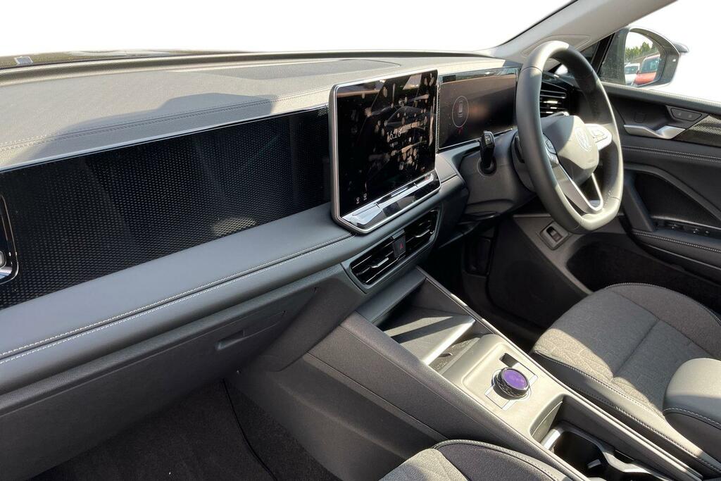 Volkswagen Tiguan 1.5 Etsi Mhev Match Suv Hybrid Dsg Euro AX26HLH Black #2