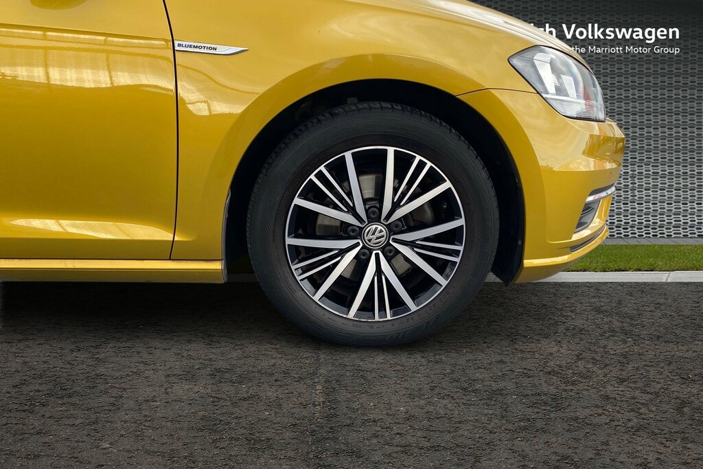 Volkswagen Golf 1.5 Tsi Evo Se Nav Hatchback Eur NA68UAH Yellow #5