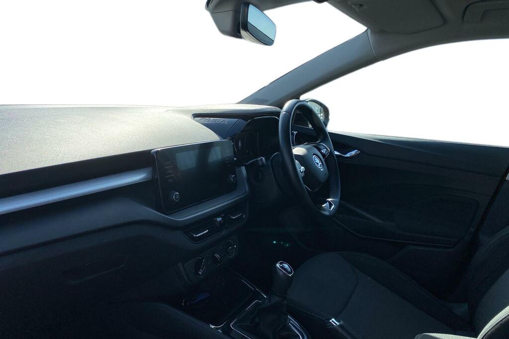 Skoda Fabia 1.0 Tsi Colour Edition Hatchback #2