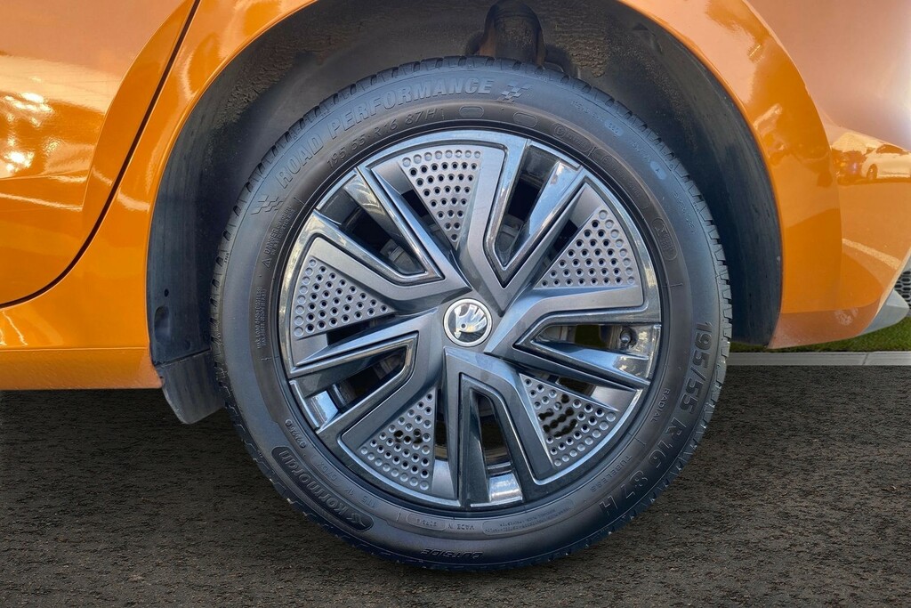Skoda Fabia 1.0 Tsi Colour Edition Hatchback #5