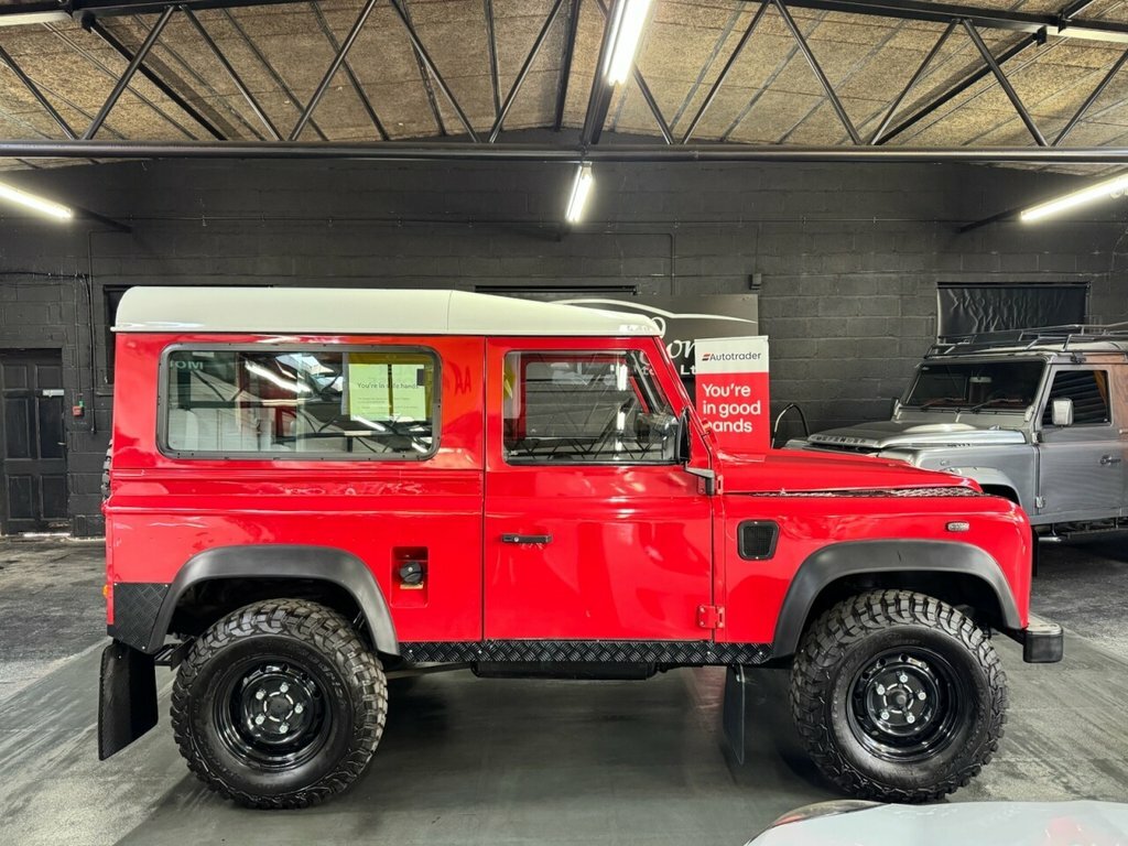 Land Rover Defender 90 2.5 Tdi  #2