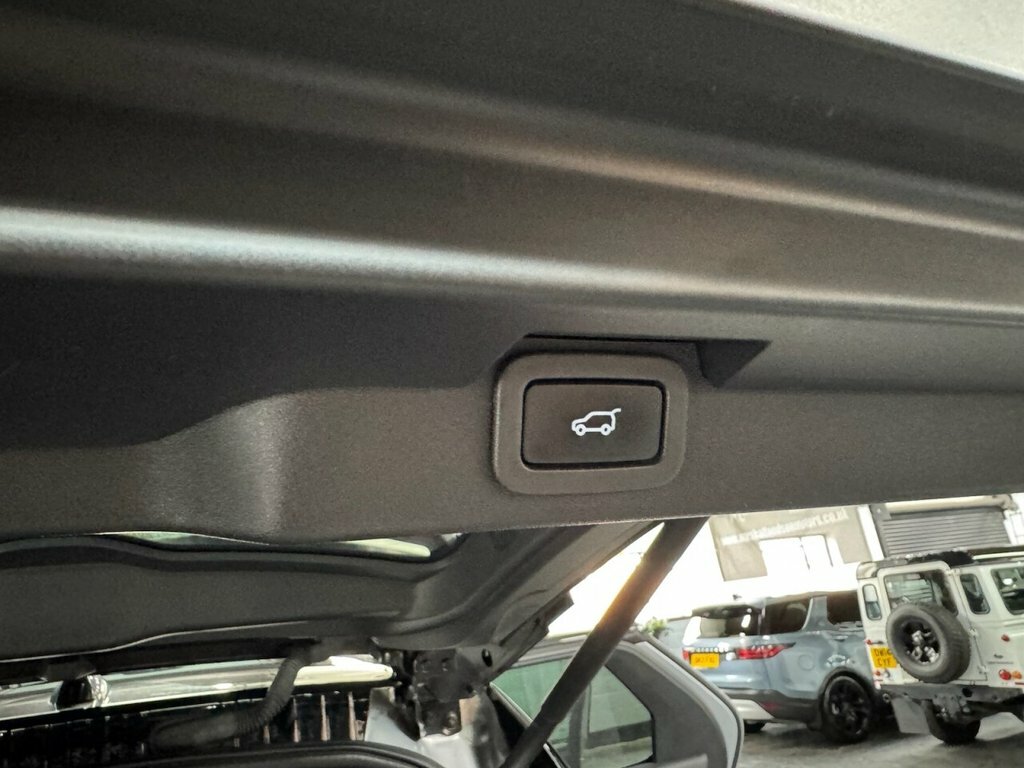 Land Rover Discovery Sdv6 Hse Grey #44