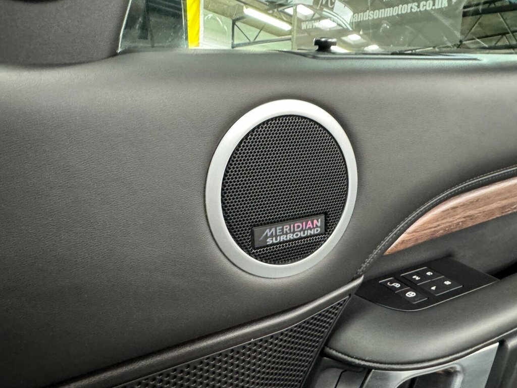 Land Rover Discovery Sdv6 Hse Grey #24