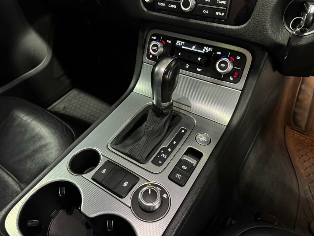 Volkswagen Touareg V6 R-line Tdi Bluemotion Technology 4Wd Black #25