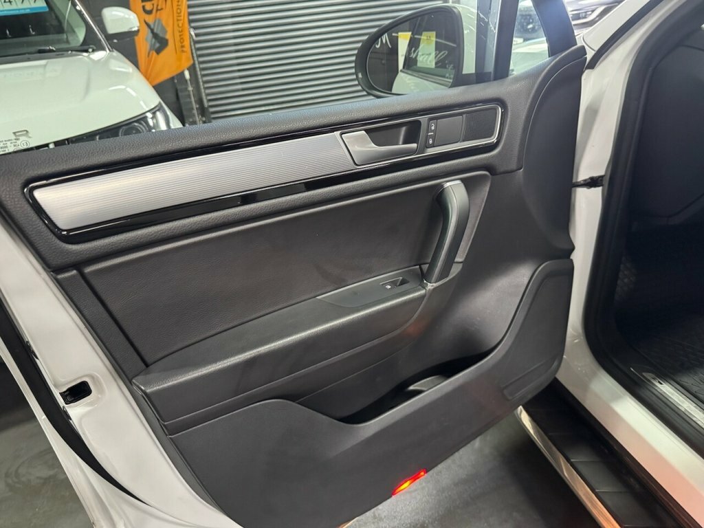 Volkswagen Touareg V6 R-line Tdi Bluemotion Technology 4Wd Black #35