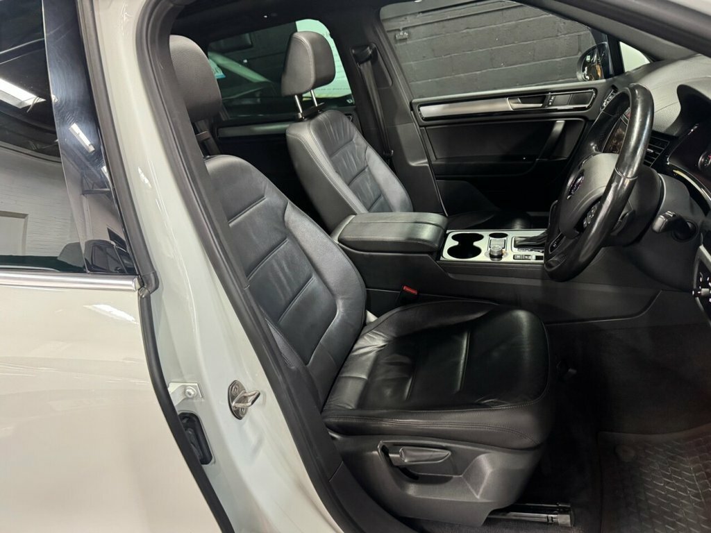 Volkswagen Touareg V6 R-line Tdi Bluemotion Technology 4Wd Black #18