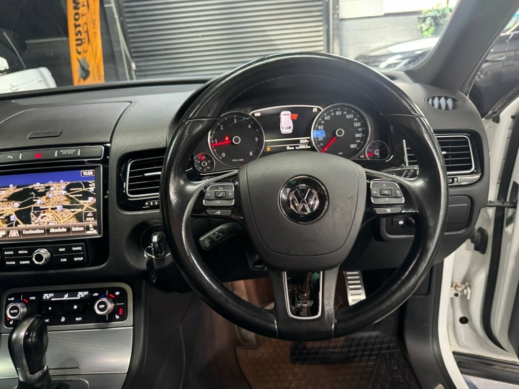 Volkswagen Touareg V6 R-line Tdi Bluemotion Technology 4Wd Black #28