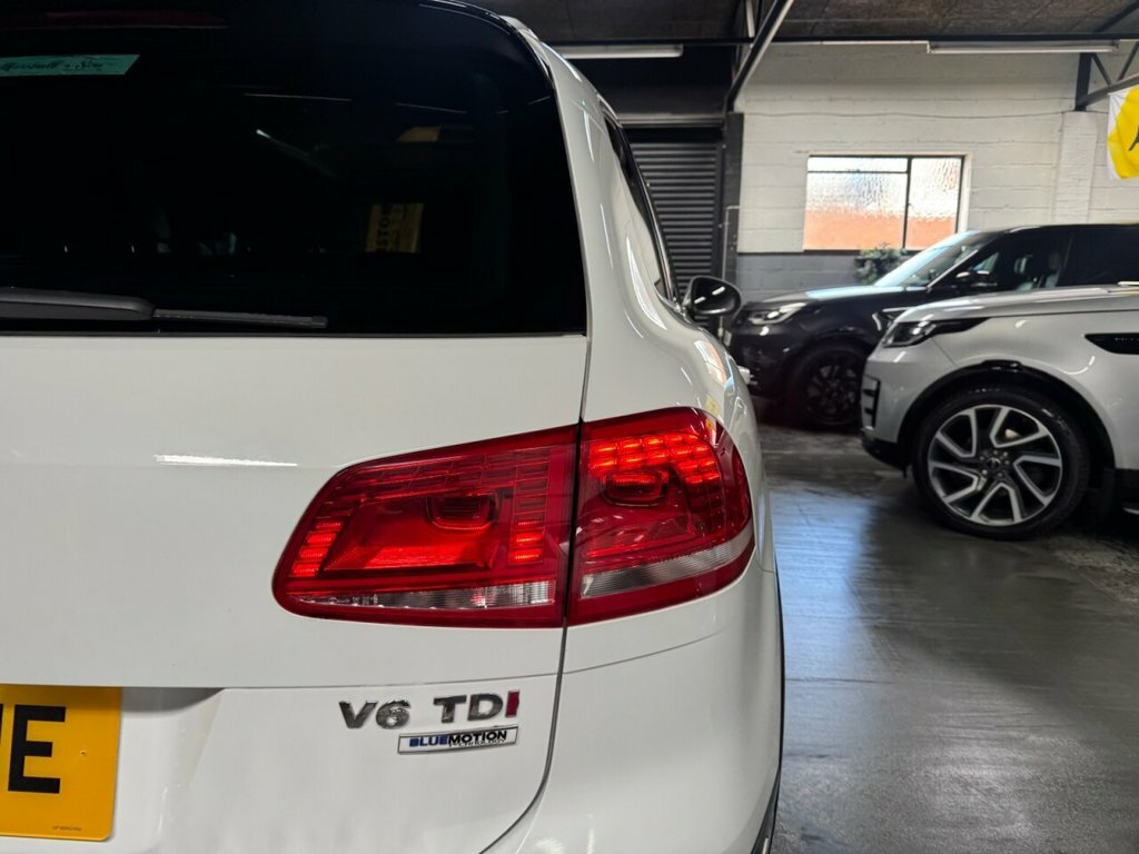 Volkswagen Touareg V6 R-line Tdi Bluemotion Technology 4Wd Black #8