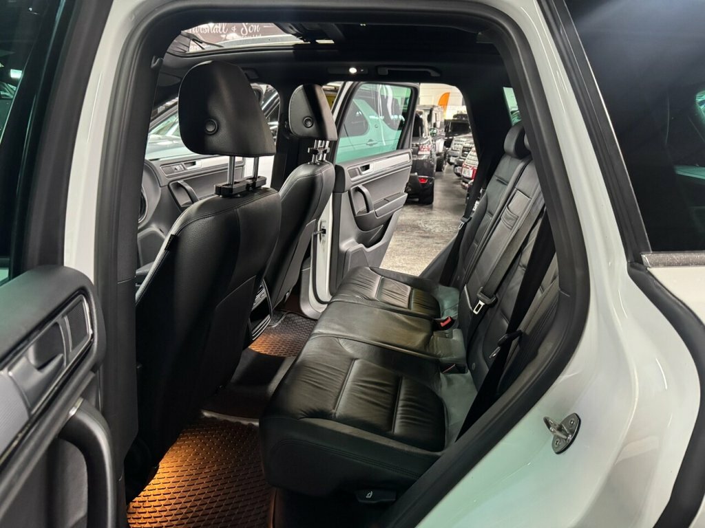 Volkswagen Touareg V6 R-line Tdi Bluemotion Technology 4Wd Black #33